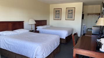 Meja, ruang kerja komputer riba, langsir/tirai gelap terus