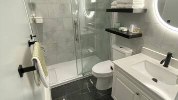 Luxury Room, 2 Katil Kelamin (Double) | Bilik Mandi | Gabungan pancuran/tab mandi, kelengkapan dandanan diri percuma