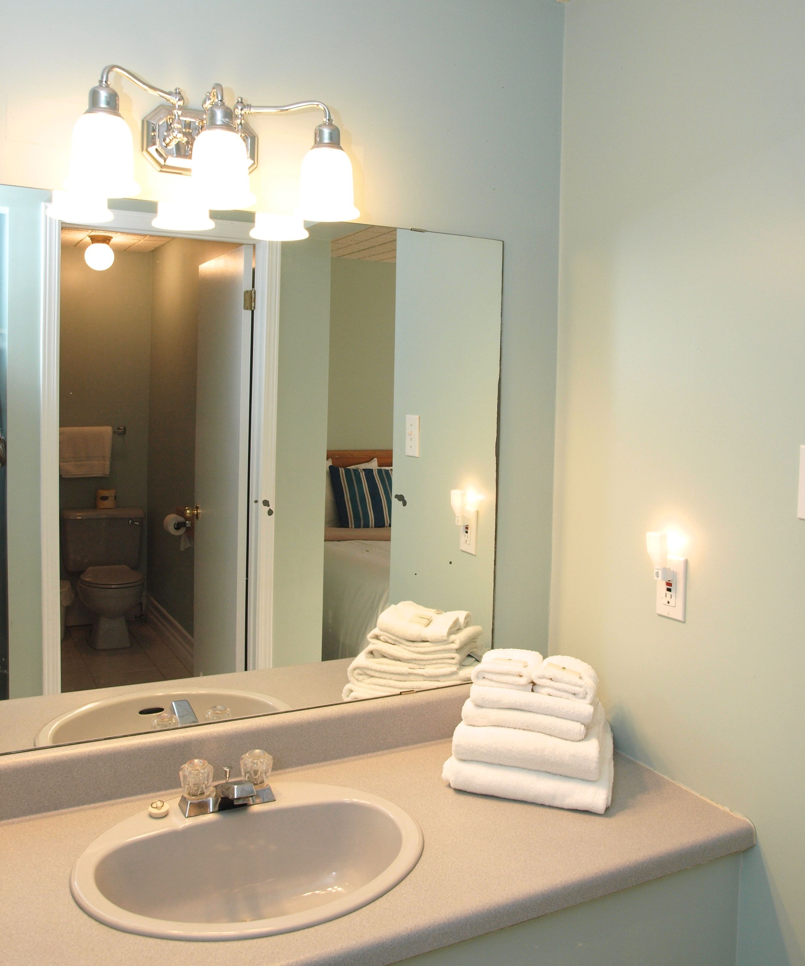 standard room, 2 double beds, beach view | bathroom sink