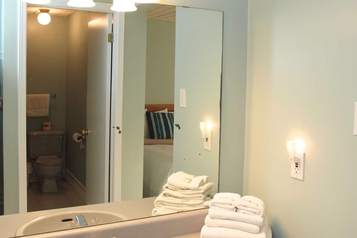 standard room, 2 double beds, beach view | bathroom sink