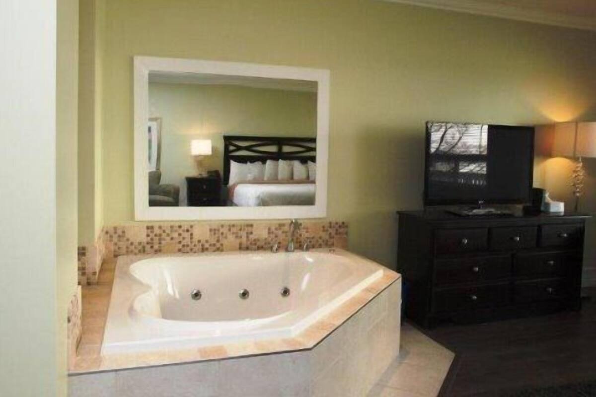 Suite – deluxe, 1 kingsize-seng, massasjebadekar | Boblebad