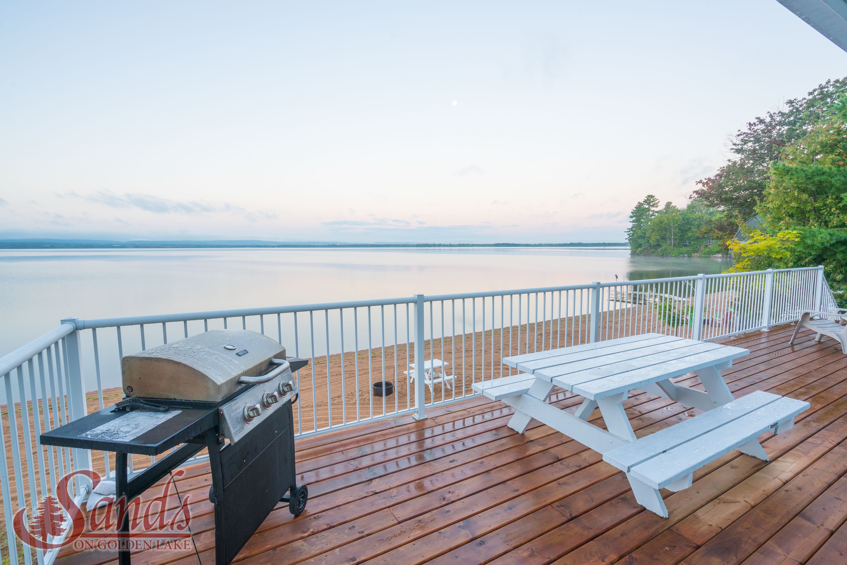 deluxe cottage, 3 bedrooms, fireplace, lake view | terrace/patio