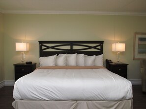 Rideaux occultants, fer et planche à repasser