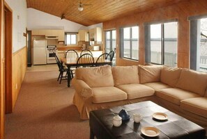 Deluxe Cottage, 3 Bedrooms, Fireplace, Lake View | Living area