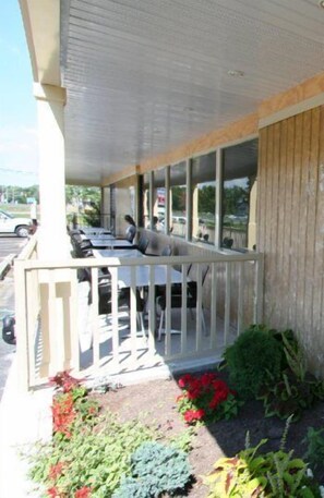 Breakfast, lunch, dinner served; French cuisine - Wainfleet Motel & Restaurant (Wainfleet)