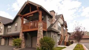 Fox Pointe 3 Bedroom 2 Bath F | Front of property