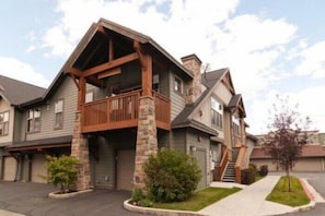 Fox Pointe 3 Bedroom 2 Bath F | Front of property