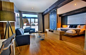 Premium bedding, blackout drapes, free WiFi, bed sheets