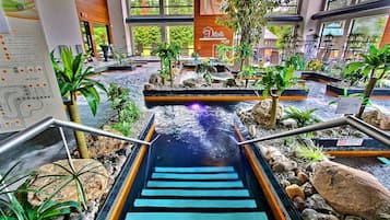 Espace de soins pour les couples, sauna, bain Ă  remous, hammam, hammam