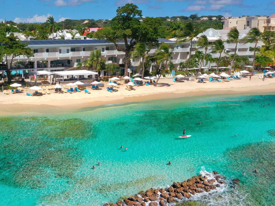 Accommodatie ligt op het strand, massage op het strand, snorkelen