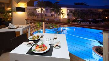 4 restaurants, breakfast, lunch, dinner served; international cuisine