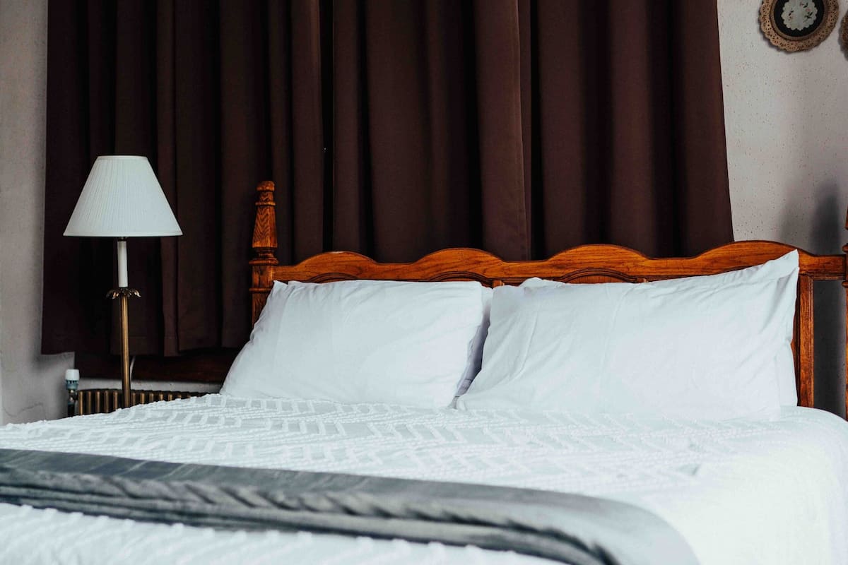 Deluxe Suite, 1 King Bed (Mayor's Office) | Individually decorated, individually furnished, blackout drapes