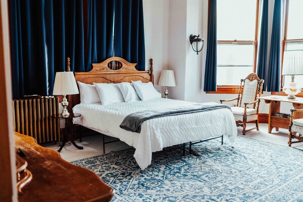 Suite Deluxe, 1 cama King size | Decoración personalizada, muebles diferentes y cortinas blackout 