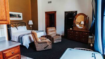 Deluxe Studio, 1 King Bed (Auditors Office)