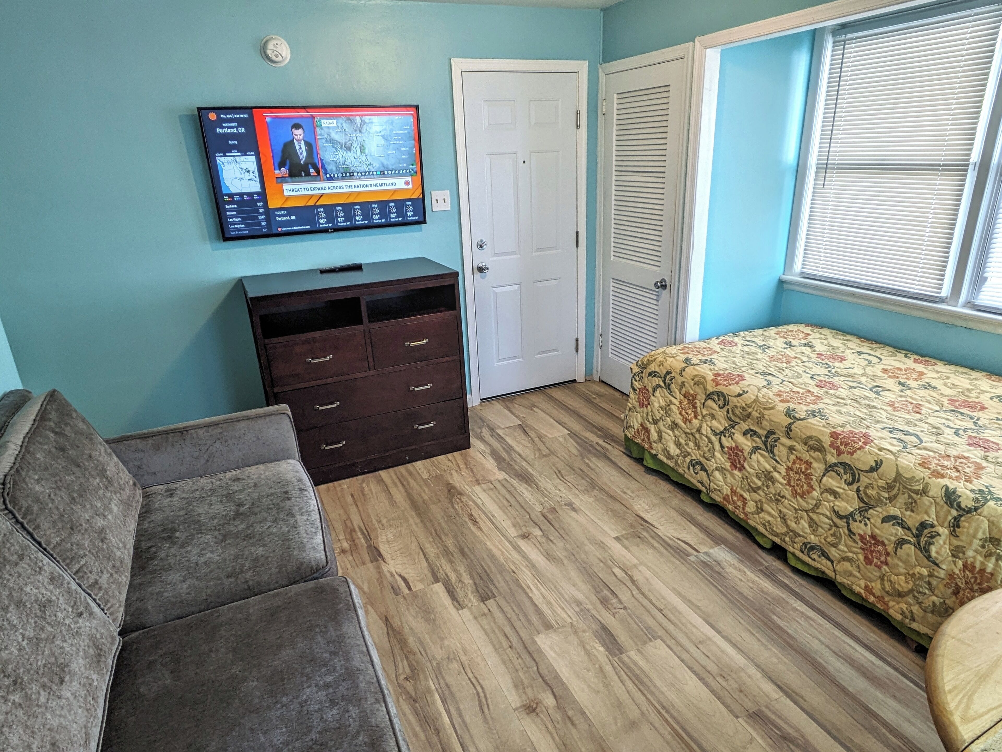 Traditional Suite, 1 Bedroom, Kitchen, Ground Floor | Living area
