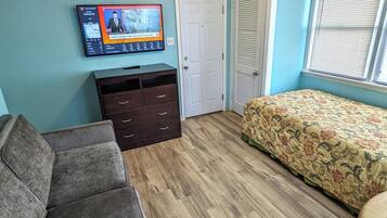Traditional Suite, 1 Bedroom, Kitchen, Ground Floor | Living area