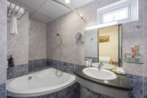 Superior Double Room | Bathroom