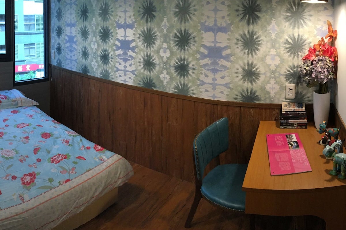 Standaard tweepersoonskamer, 1 tweepersoonsbed, gemeenschappelijke badkamer | 1 slaapkamer, geluiddichte muren, gratis wifi, beddengoed