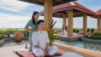 Couples treatment rooms, sauna, steam room, body treatments