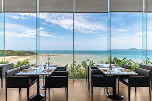 Daily buffet breakfast (THB 690 per person) - Royal Cliff Beach Terrace Hotel Pattaya (Pattaya)