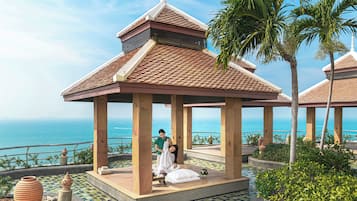 Couples treatment room(s), sauna, steam room, body treatments
