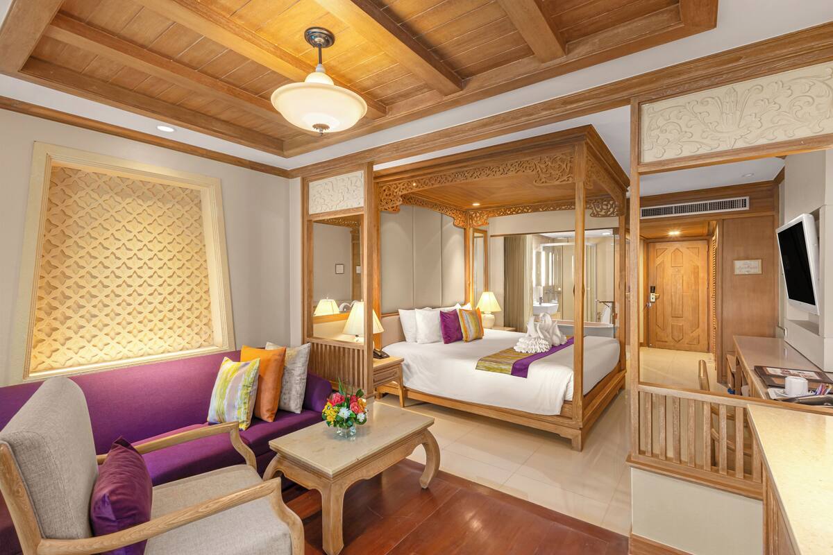 honeymoon deluxe | living area | 43-inch lcd tv with cable channels, tv