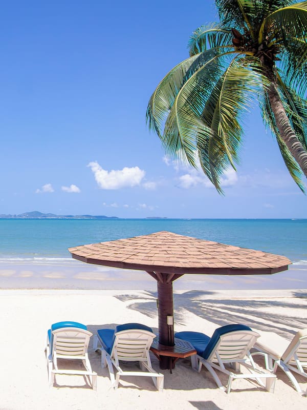 Private beach, sun loungers, beach umbrellas, beach towels