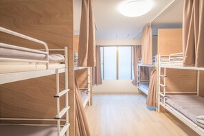 Dortoir Partagé, femmes uniquement | Coffres-forts dans les chambres, chambres insonorisées, Wi-Fi gratuit
