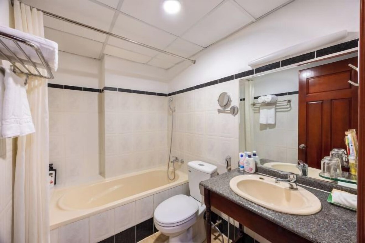 Bathroom | Free toiletries, hair dryer, bathrobes, slippers