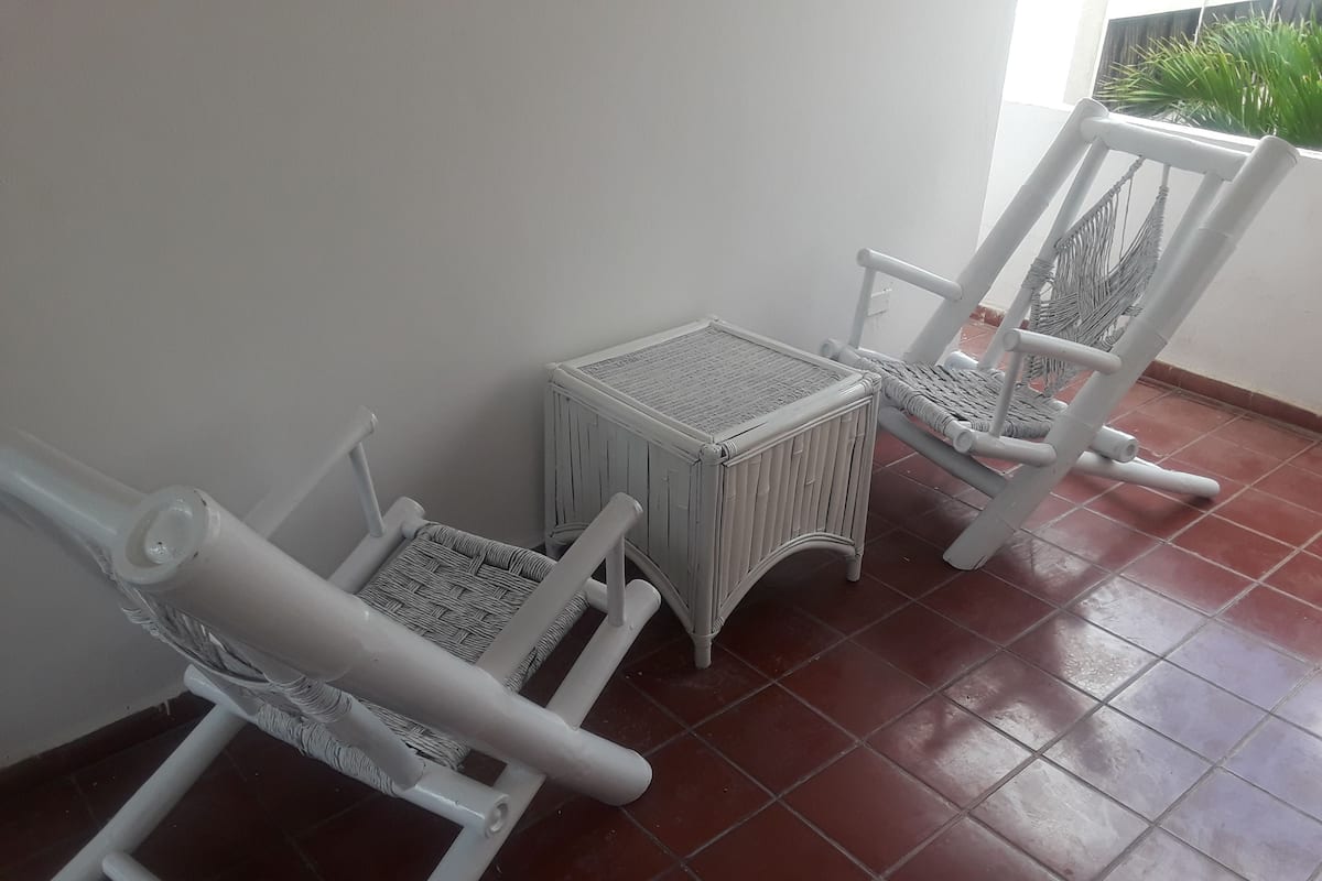 Basic Studio, 1 King Bed, Beachside | 1 bedroom, individually decorated, desk, laptop workspace