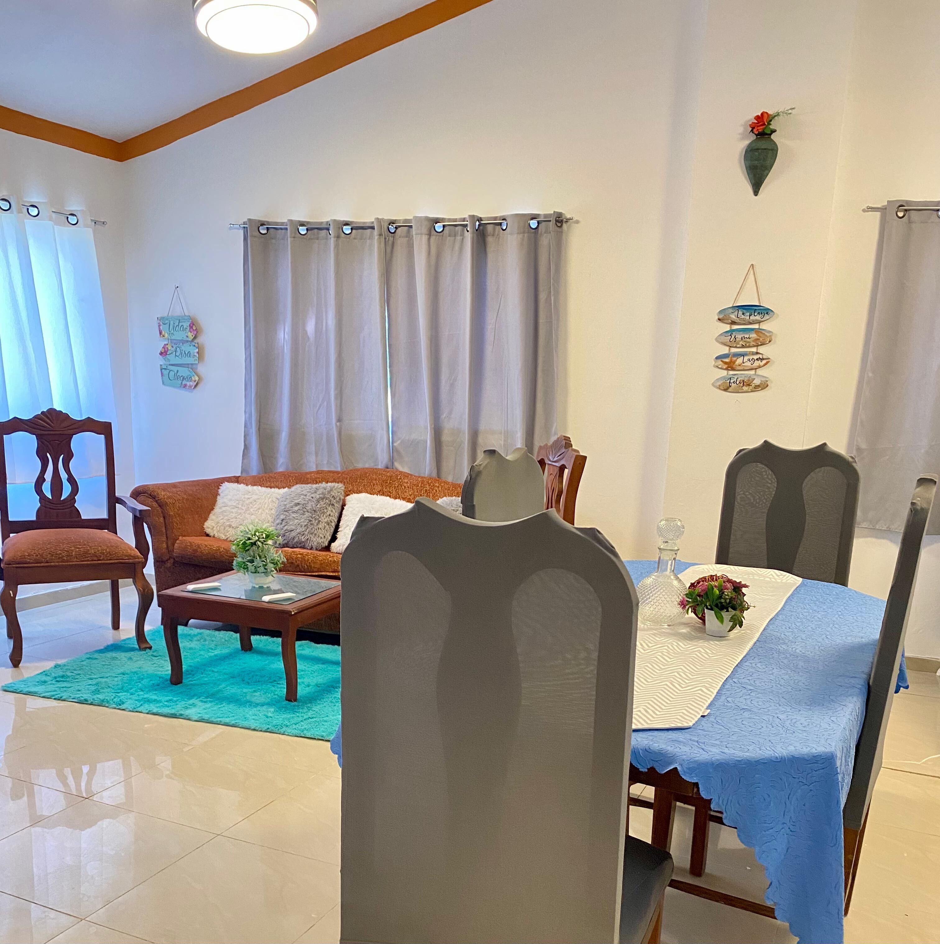 Departamento clásico, 1 habitación | Área de sala de estar | Smart TV de 43 pulgadas con canales vía satélite 