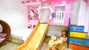 A children's playroom with a slide, rocking horse, and Hello Kitty decorations. - Rockhand Homestay (Hengchun)
