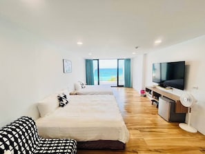 家庭四人房, 2 张双人床, 阳台, 海洋景观 | 隔音、免费 WiFi、床单