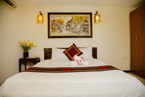 Deluxe Double or Twin Room | Minibar, in-room safe, desk, soundproofing - Hanoi City Backpackers Hostel (Hanoi)