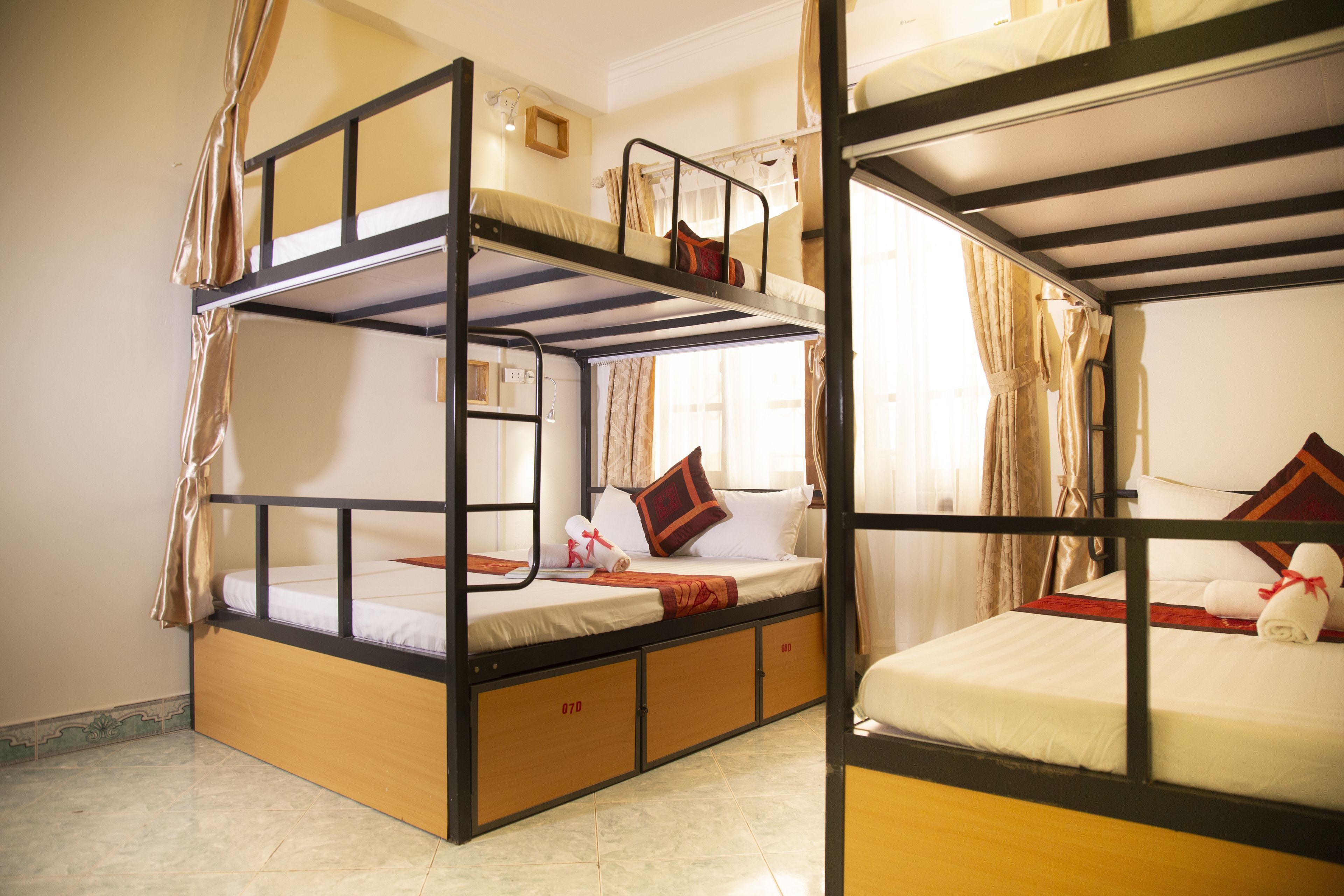 superior quadruple room | minibar, in-room safe, desk, soundproofing