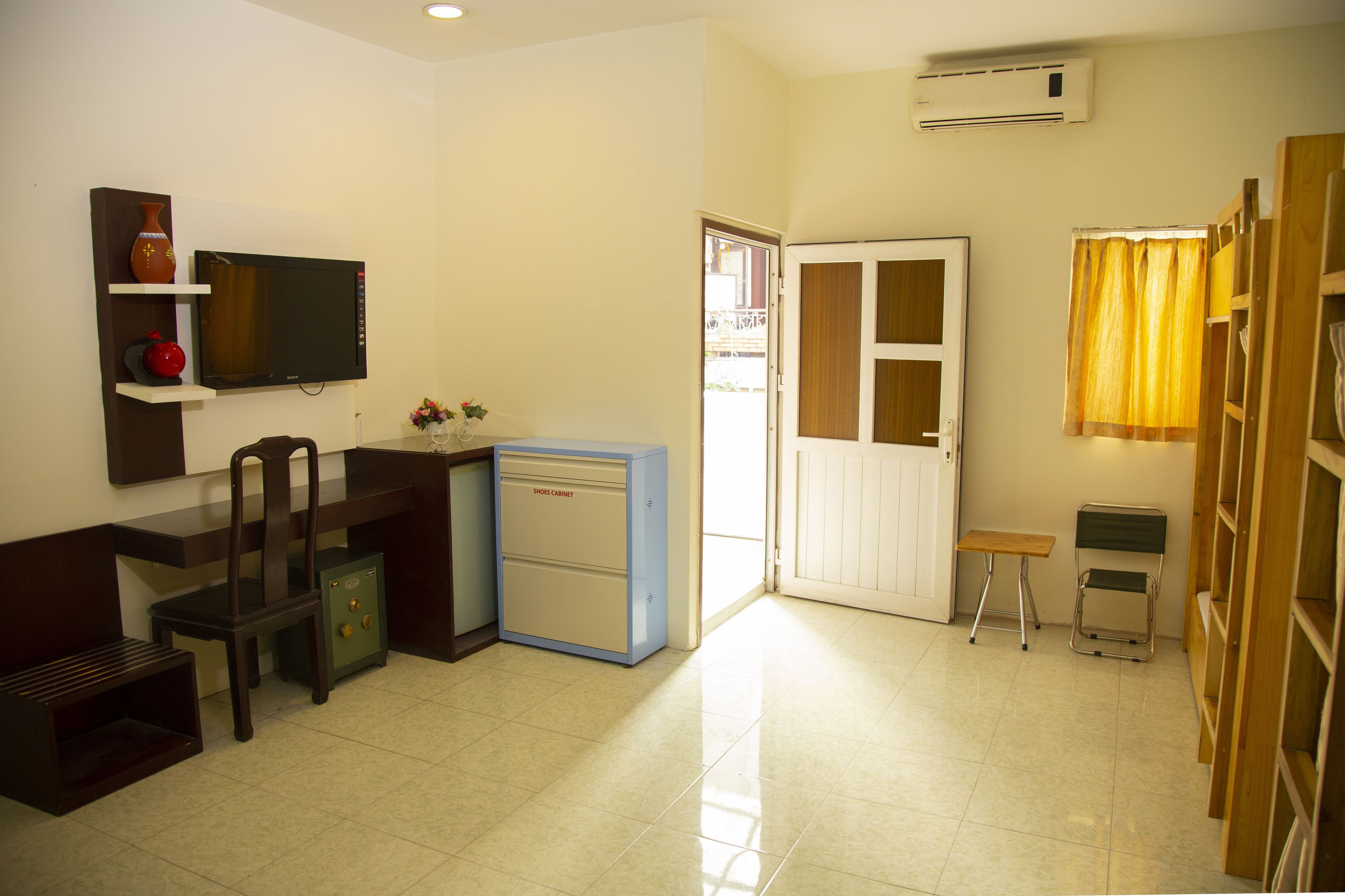 deluxe shared dormitory, mixed dorm, balcony, city view | minibar, in-room safe, desk, soundproofing