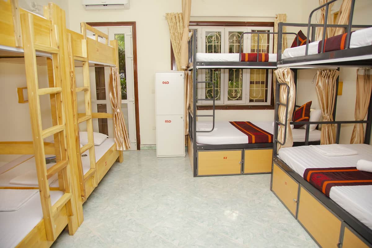 Shared Dormitory, Mixed Dorm | Minibar, in-room safe, desk, soundproofing