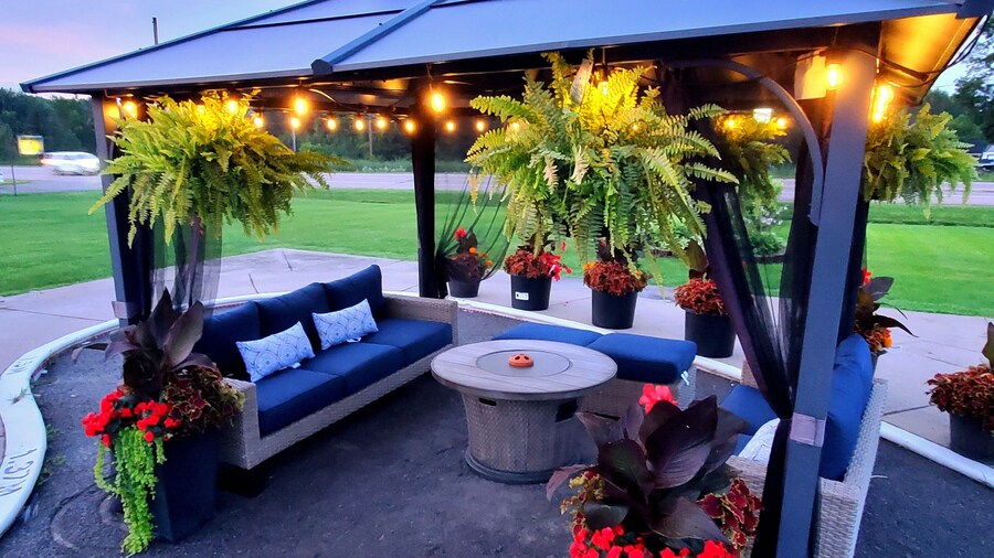 Knights Inn Colonial Fireside Inn