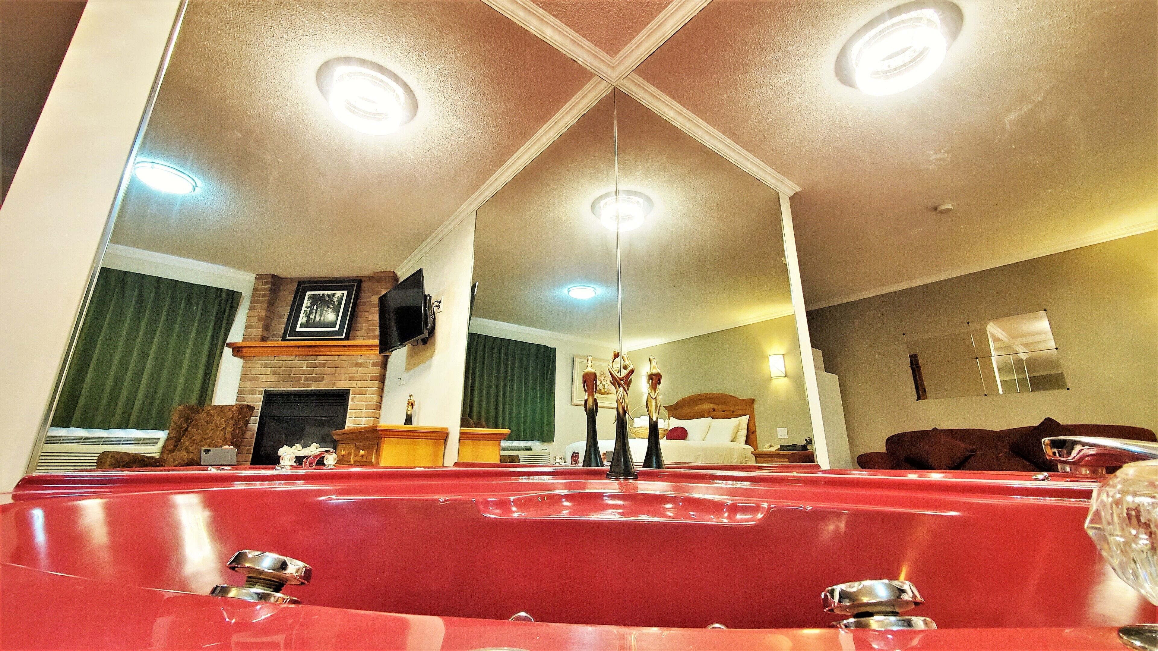 Suite, 1 Queen Bed, Non Smoking, Jetted Tub | Private spa tub