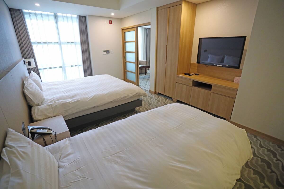 Premium Room | Desk, iron/ironing board (on request), WiFi (free), bed sheets
