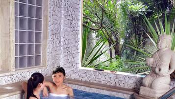 Outdoor spa tub
