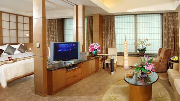Premium bedding, minibar, in-room safe, desk