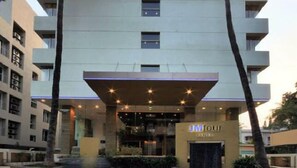 Mặt tiền nơi lưu trú
