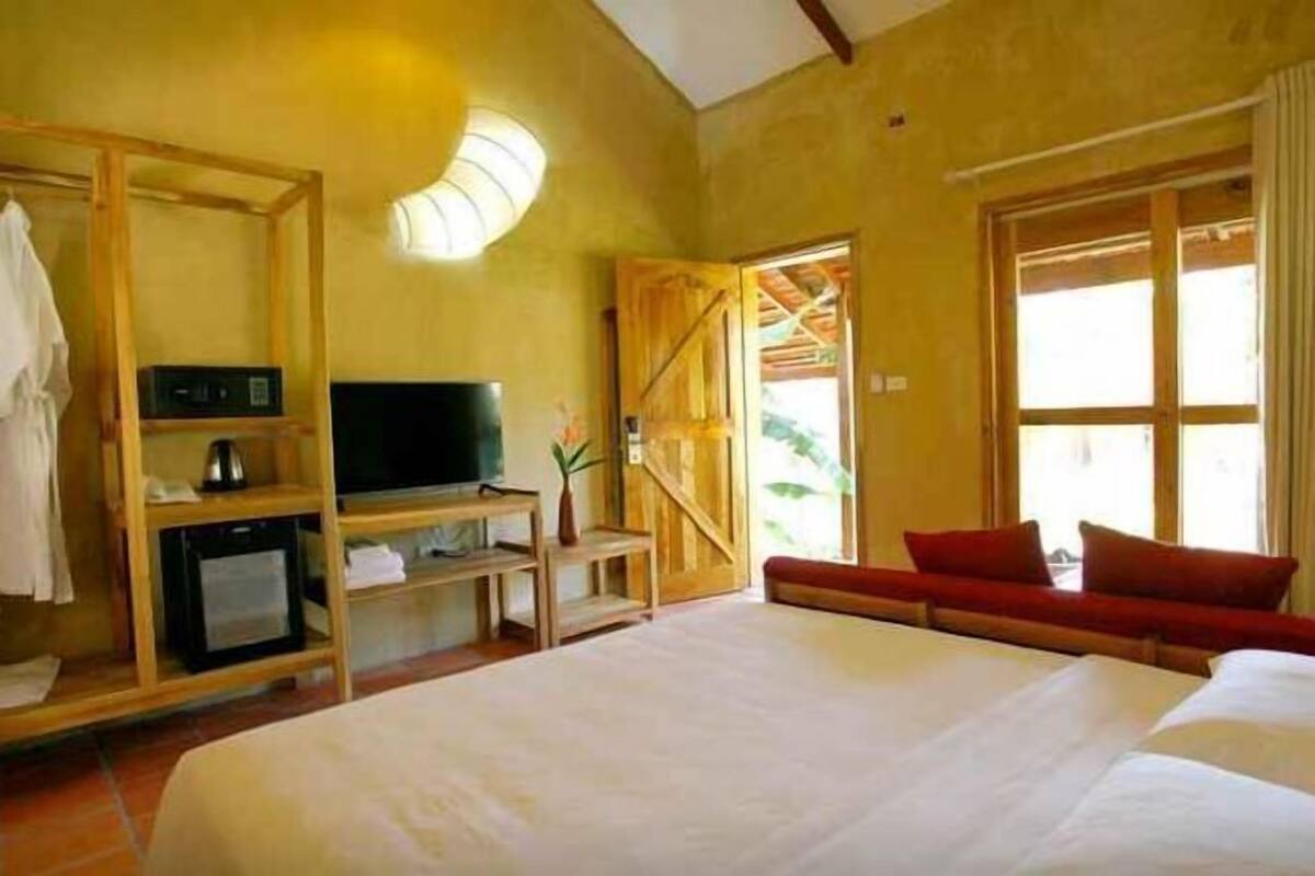 1 chambre, minibar, coffres-forts dans les chambres, bureau