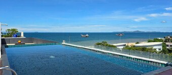 Sunday Beachfront View Jomtien Pattaya