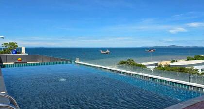 Sunday Beachfront View Jomtien Pattaya