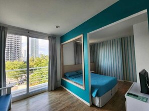 Deluxe Double Room | In-room safe, laptop workspace, bed sheets - Sunday Beachfront View Jomtien Pattaya (Pattaya)