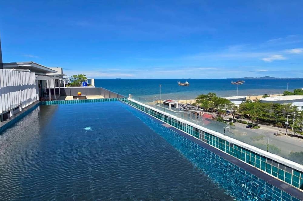 Sunday Beachfront View Jomtien Pattaya