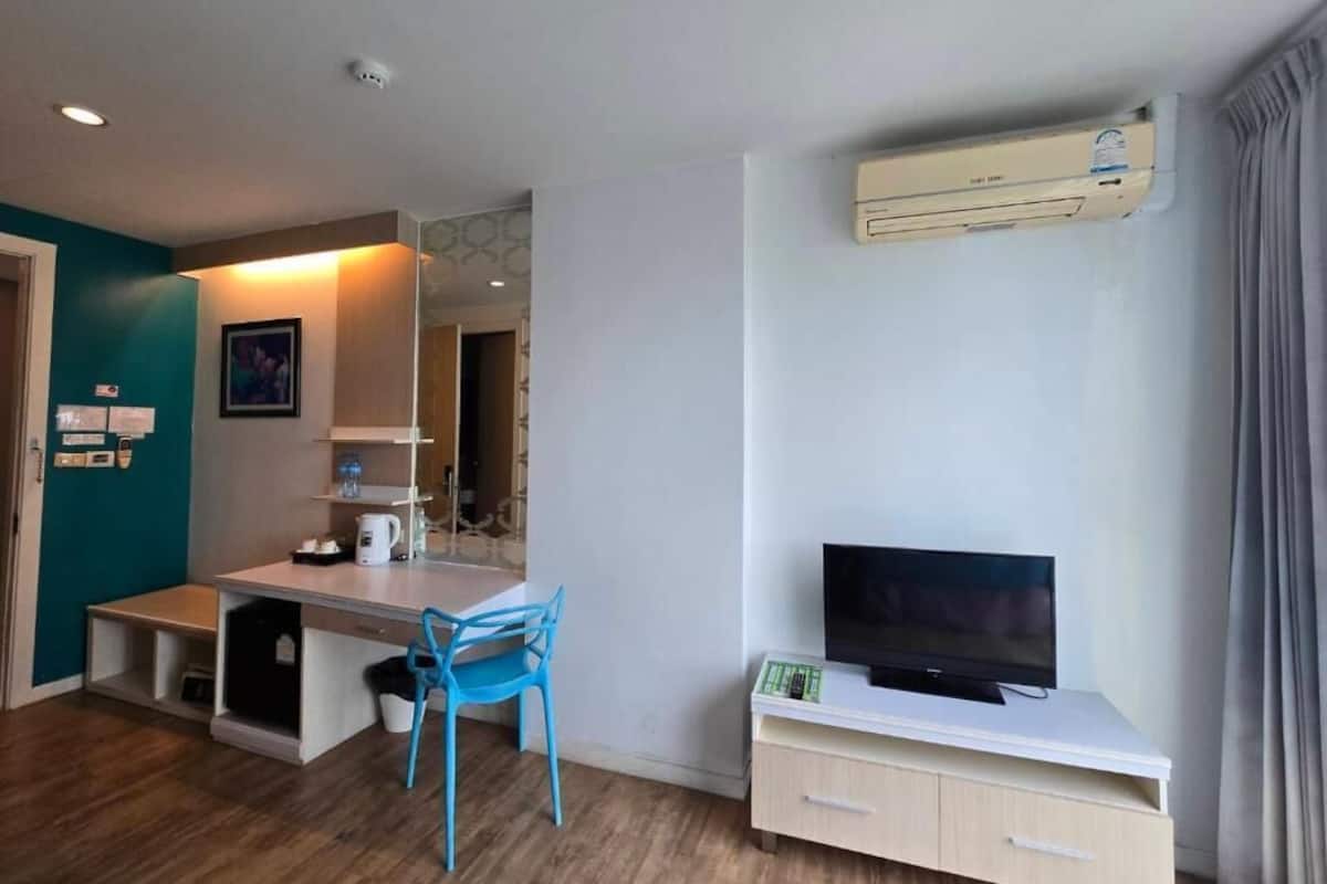 Studio | 1 bedroom, in-room safe
