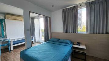 Deluxe-Doppelzimmer | Zimmersafe, laptopgeeigneter Arbeitsplatz, Bettwäsche